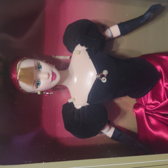 Winter Splendor Barbie - Picture 2 of 4